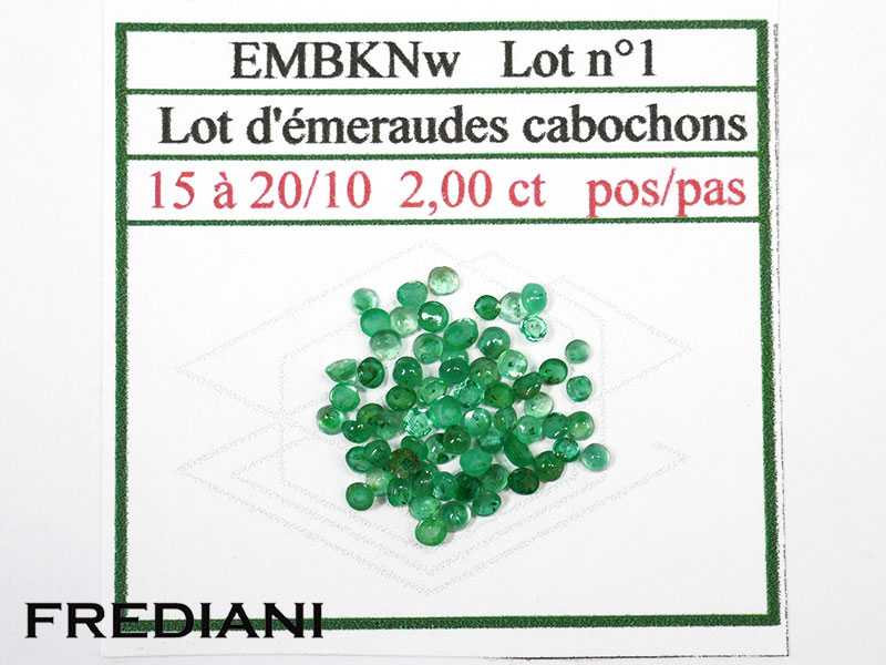 Lot d'émeraudes cabochons rondes