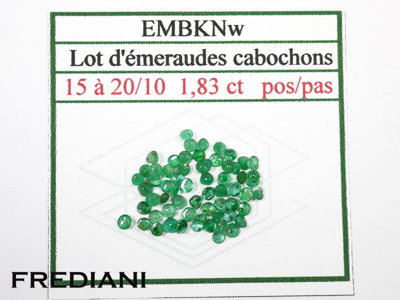 Lot d'émeraudes cabochons rondes