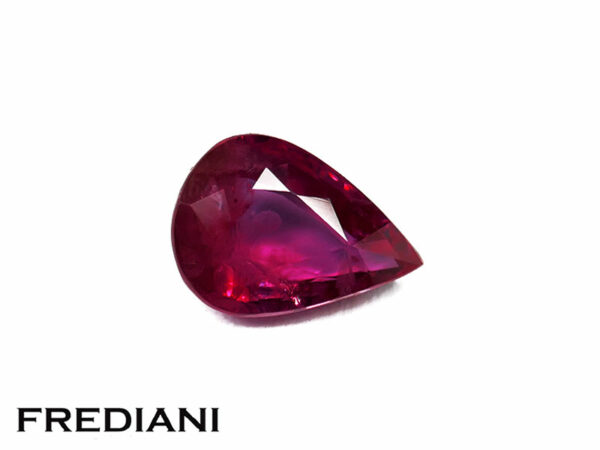 Rubis poire certifié du Siam 72x52 de 0.88 carat