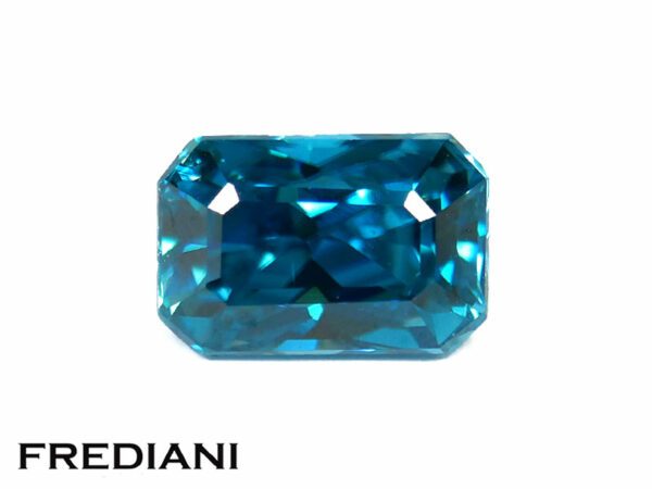 Zircon bleu rectangulaire 103x68 de 5.36 carats