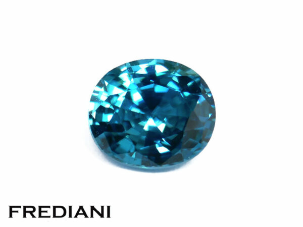 Zircon bleu ovale 93x81 de 3.90 carats