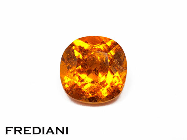 Grenat spessartite ovale 77x76 de 2.67 carats