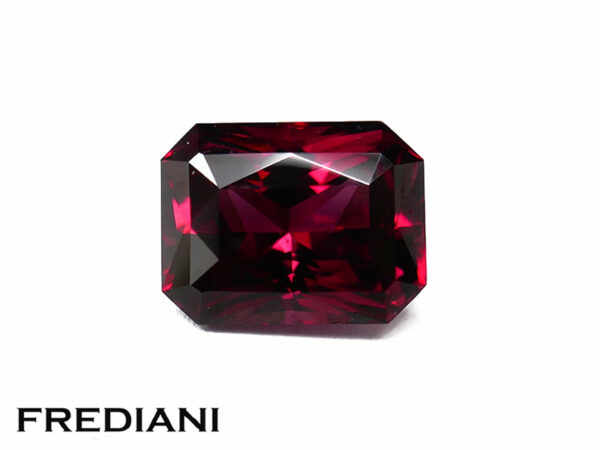 Grenat rhodolite rectangulaire 91x69 de 3.07 carats