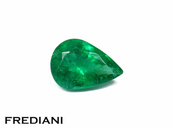 Emeraude poire 69x49 de 0.63 carat