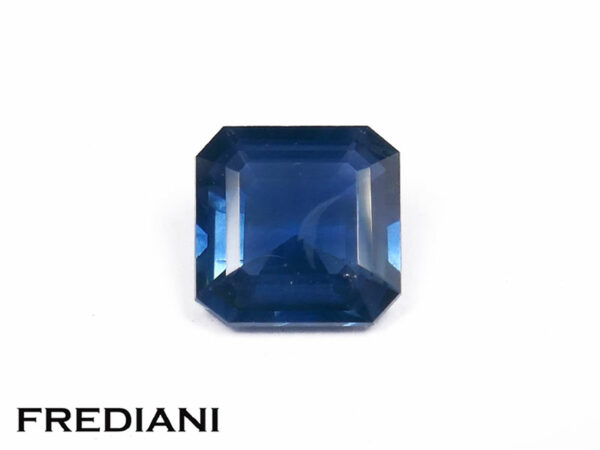 Saphir bleu carré pans coupés 67x66 de 1.44 carat