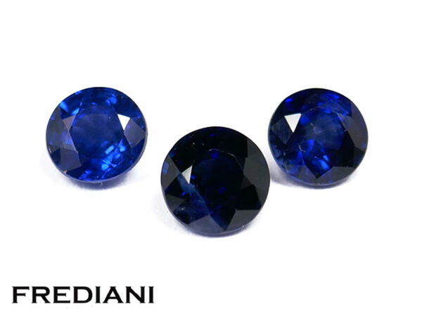 Trio de saphirs bleus ronds 4.2 et 4.5 mm de 1.33 carat