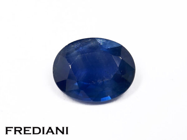 Saphir bleu ovale 90x72 de 2.35 carats
