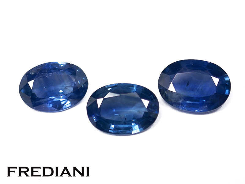 Trio de saphirs bleus ovales