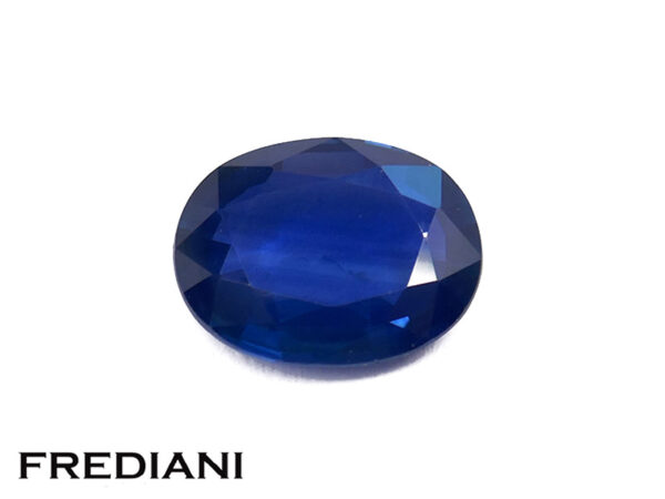Saphir bleu ovale 89x69 de 1.70 carat