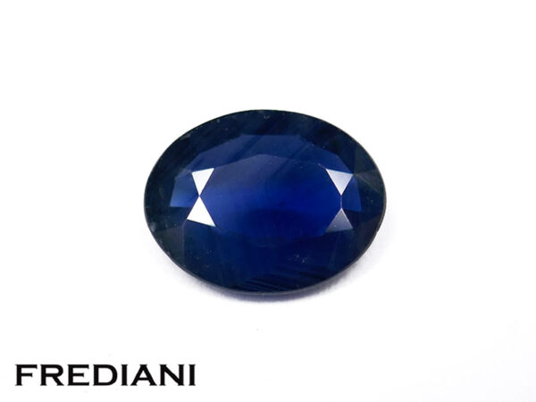 Saphir bleu ovale 91x71 de 1.65 carat