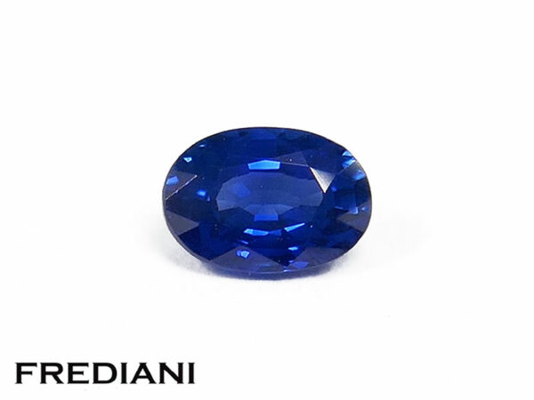 Saphir bleu royal ovale 59x41 de 0.69 carat