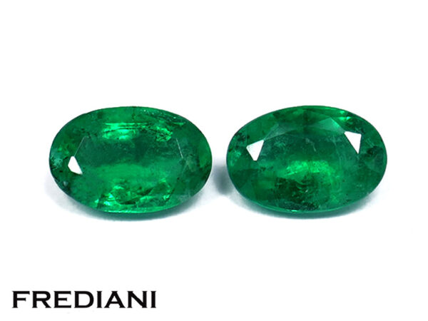 Appairage d'émeraudes ovales 60x40 de 0.92 carat