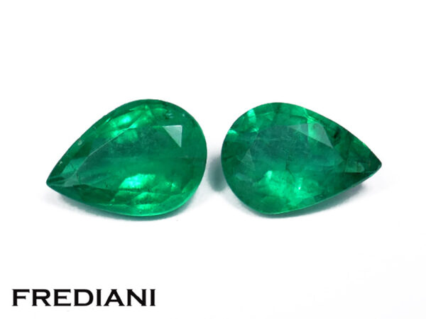 Appairage d'émeraudes poires 70x50 de 1.21 carat