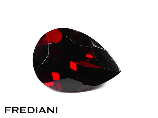 Grenat poire 138x99 de 6.31 carat