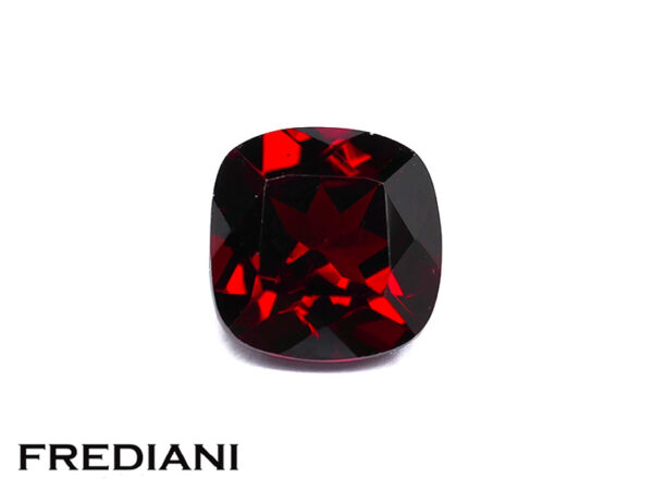 Grenat coussin 80x80 de 2.80 carats