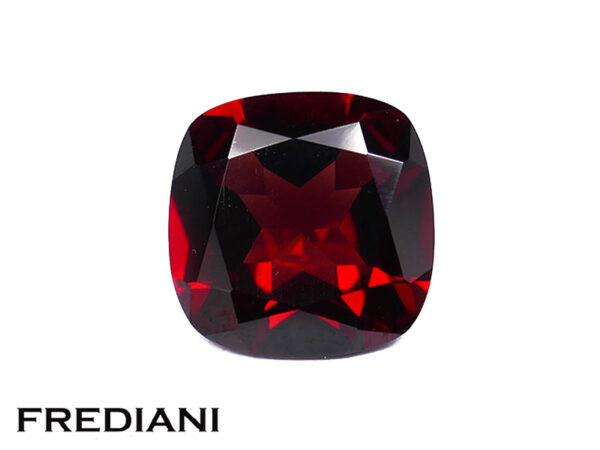 Grenat coussin 122x121 de 7.35 carats