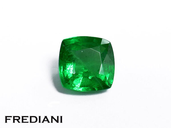 Grenat tsavorite coussin 62x62 de 1.07 carat