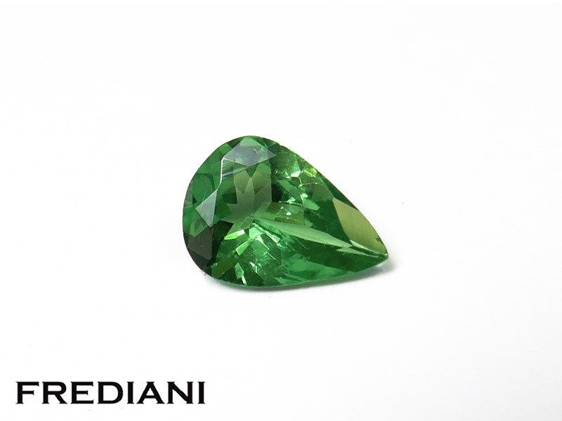 Grenat tsavorite poire