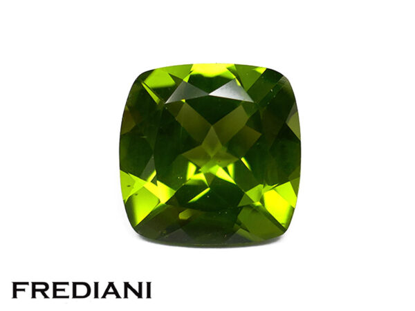 Péridot coussin 120x120 de 7.15 carats