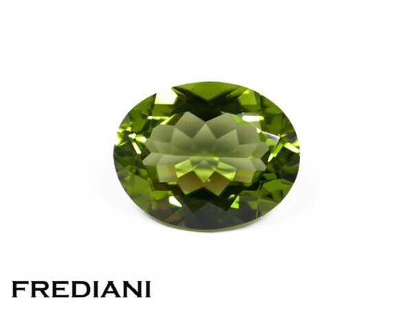Péridot ovale 100x80 de 3.00 carat