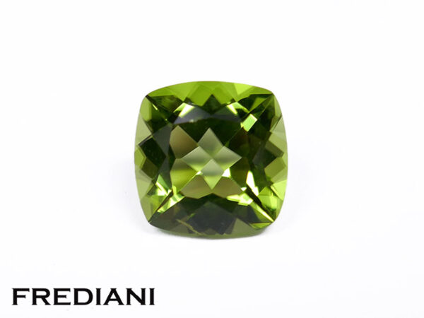 Péridot coussin 80x80 de 2.50 carats