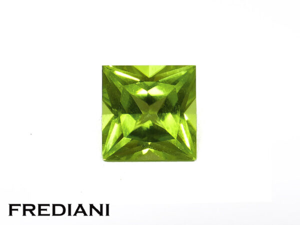 Péridot carré taille princesse 60x60 de 1.20 carat