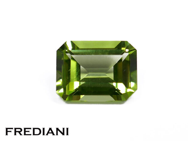 Péridot rectangulaire 80x60 de 1.70 carat
