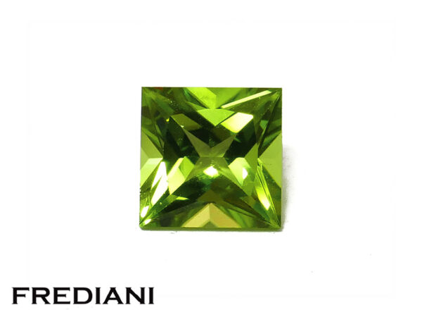 Péridot carré taille princesse 70x70 de 1.80 carat