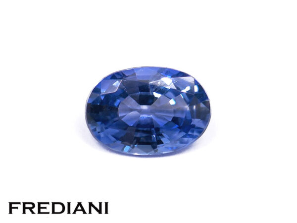 Saphir bleu ovale 68x48 de 0.78 carat