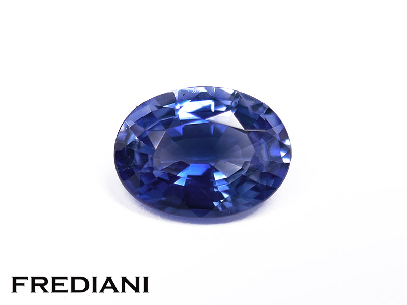 Saphir bleu ovale
