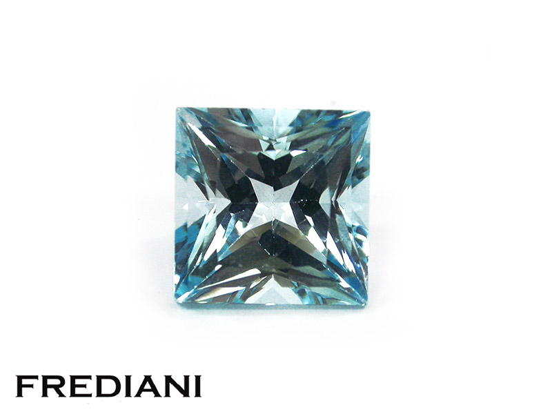 Topaze bleue traitée carrée taille princesse