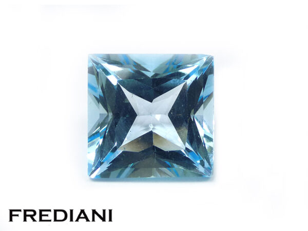 Topaze bleue traitée carrée taille princesse 100x100 de 5.65 carats
