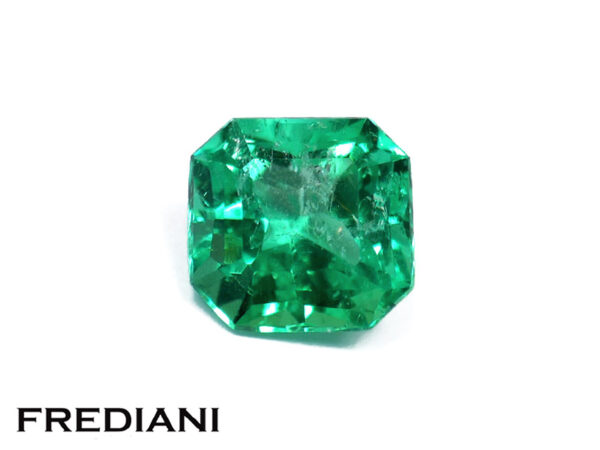 Emeraude de Colombie carrée à pans coupés 78x77 de 1.89 carat