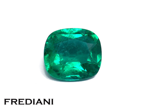 Emeraude coussin 86x79 de 2.04 carats