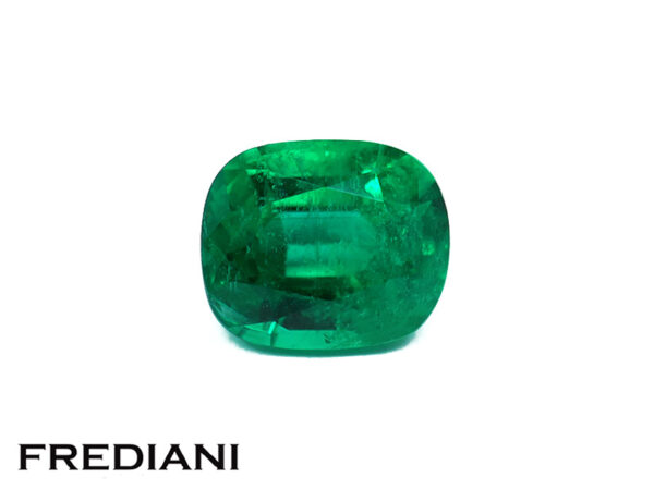 Emeraude coussin 74x62 de 1.50 carat