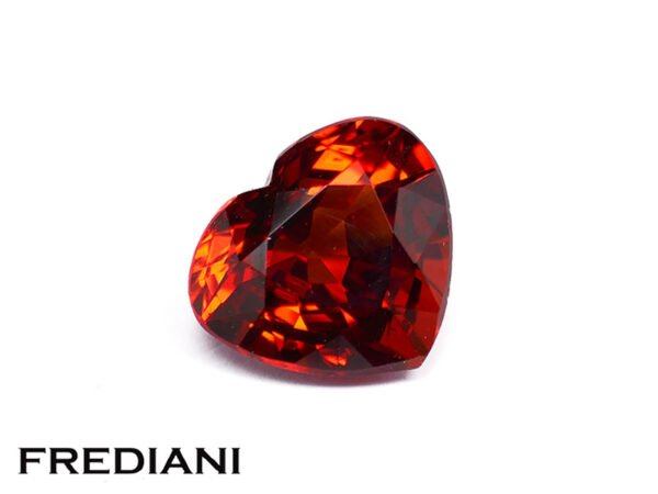 Grenat spessartite coeur 99x85 de 3.90 carats
