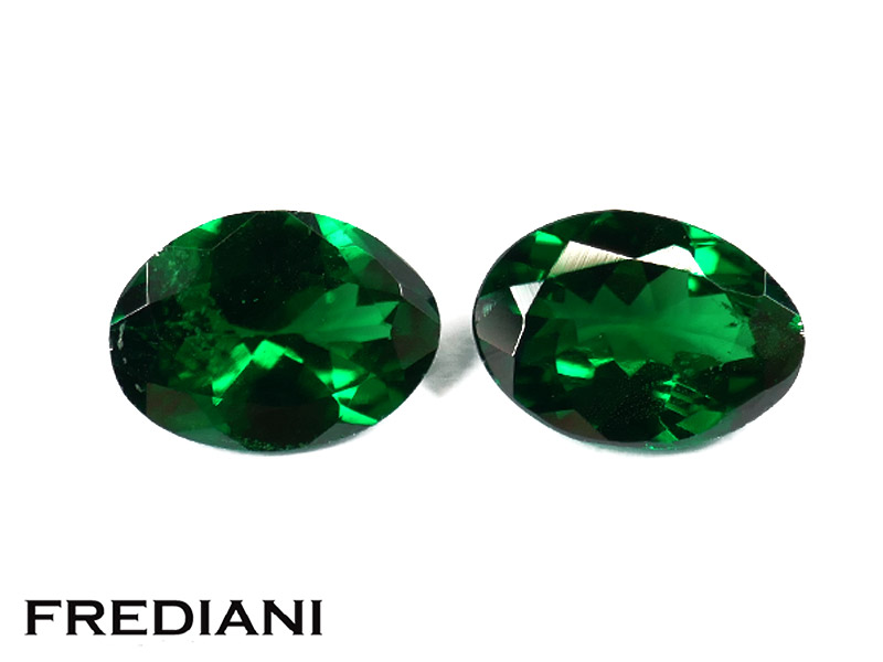 Paire de grenats tsavorites ovales