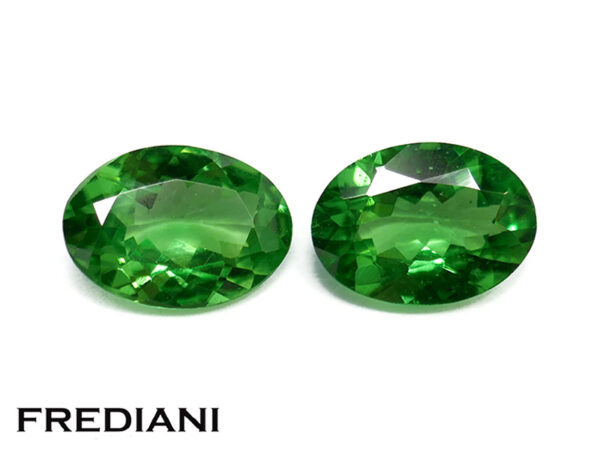 Appairage de grenats tsavorites ovales 74x54 de 1.86 carat