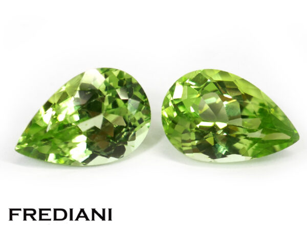Appairage de péridots poires du Pakistan 122x81 de 7.26 carats