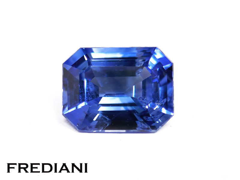 Saphir bleu rectangulaire certifié