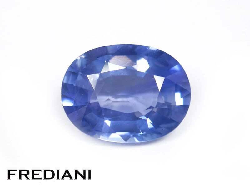 Saphir bleu ovale