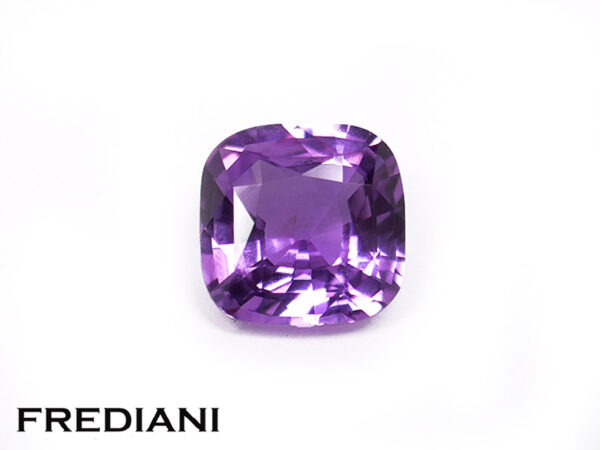 Saphir violet coussin naturel certifié 66x66 de 1.50 carat