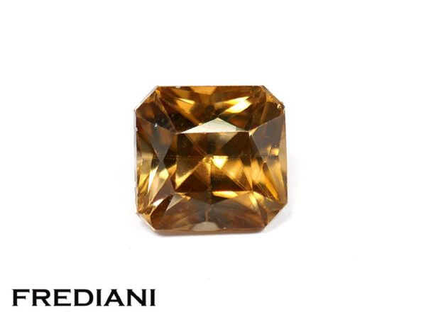 Zircon brun carré à pans coupés 74x70 de 3.02 carats