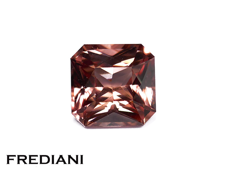 Zircon rosé carré à pans coupés