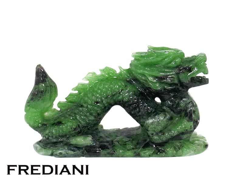 Dragon sculpté sur Zoïsite ornementale
