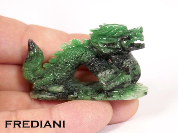 Dragon sculpté sur Zoïsite de 33.10 grammes