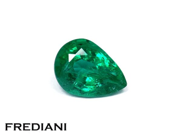 Emeraude poire 81x61 de 1.10 carat