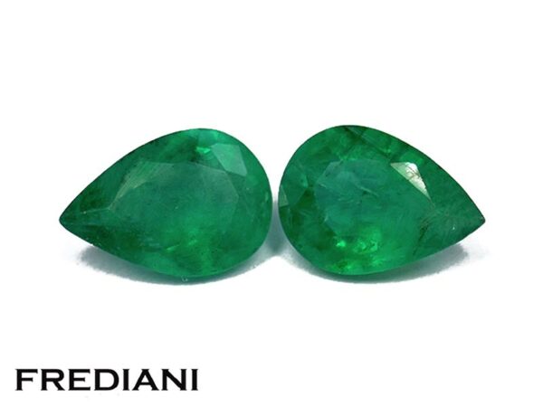 Appairage d'émeraudes poires 70x50 de 1.13 carat