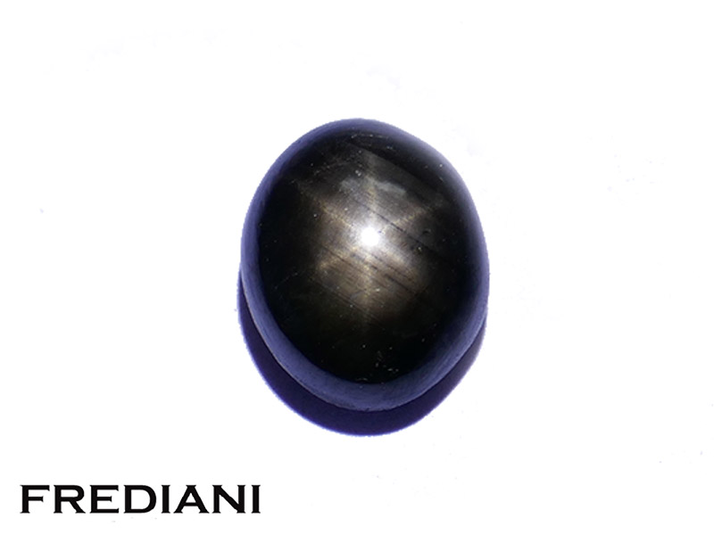 Saphir noir étoilé naturel