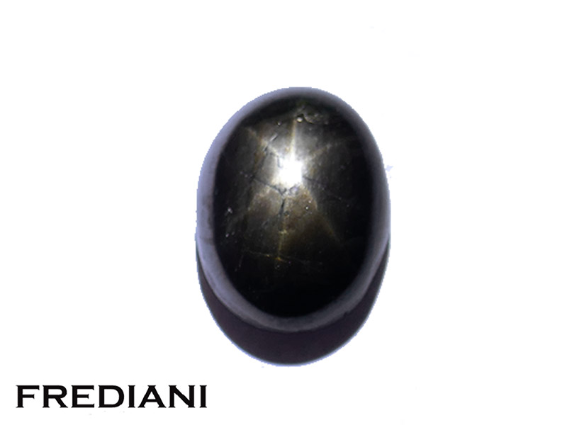 Saphir noir étoilé naturel